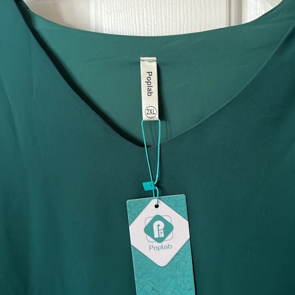 NWT women’s 2XL hunter green blouse - Picture 2 of 4